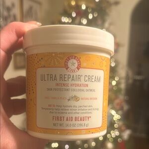 Brand new in the packaging sweet vanilla peach 🍑 
SOLD OUT!!!!!